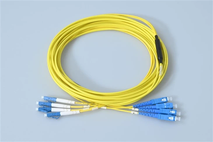 12-żyłowy kabel krosowy SC UPC do LC UPC
