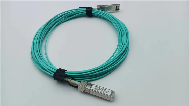 Aktywny kabel optyczny 40G QSFP+ (AOC)