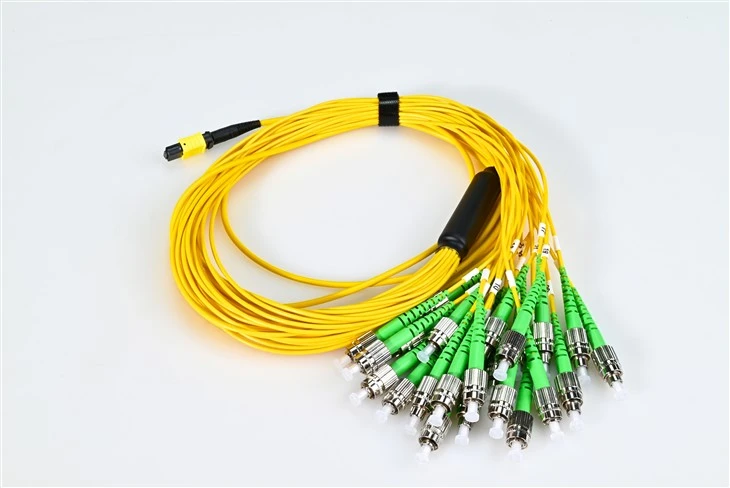 Patchcord światłowodowy Mtp do Fc Apc 3,0 mm żółty 24 rdzenie