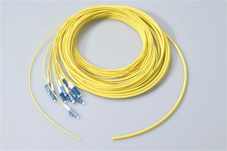 12-rdzeniowy pigtail światłowodowy SC/UPC, 9/125 SM 0,9 mm PVC/LSZH
